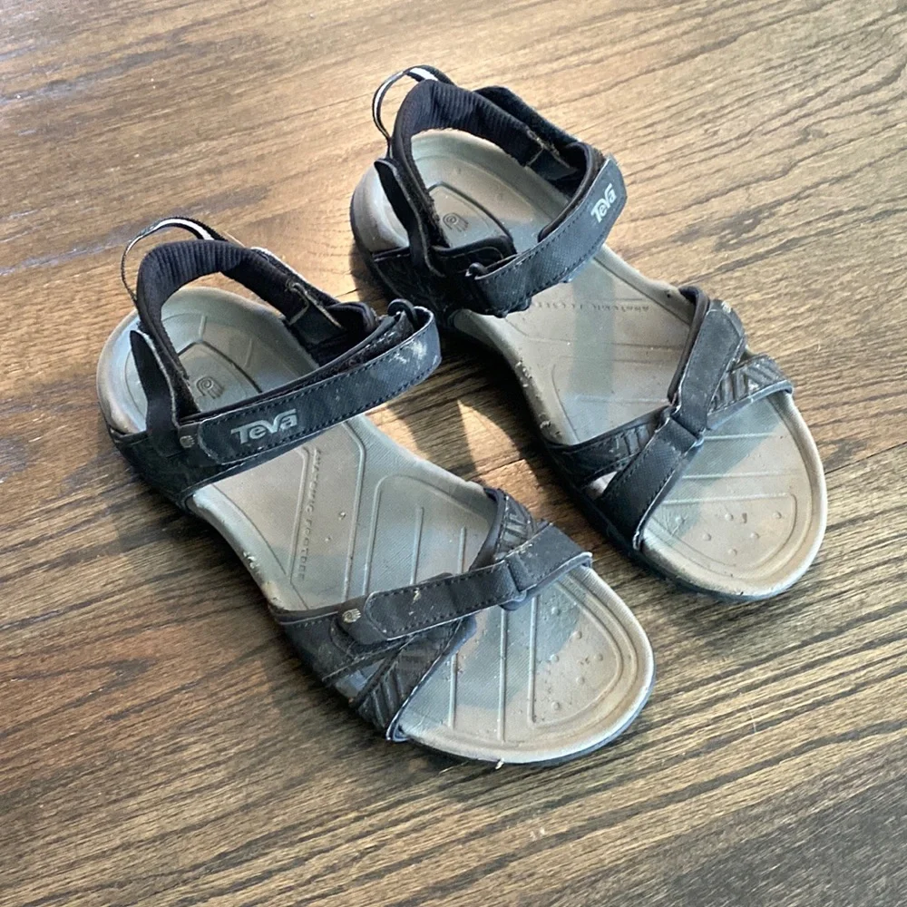 Teva Mens Sandals Black 9 GUC